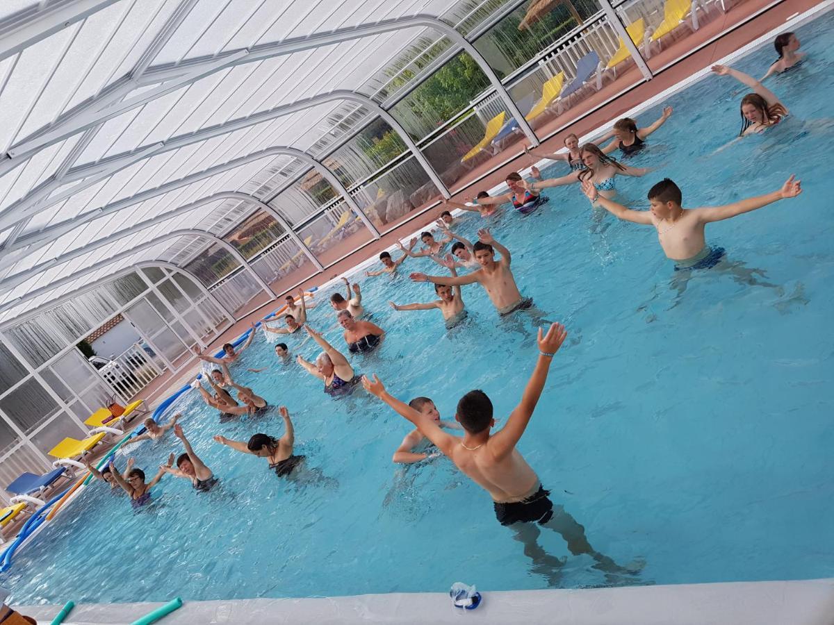 Camping Les Brillas Les Moutiers Εξωτερικό φωτογραφία