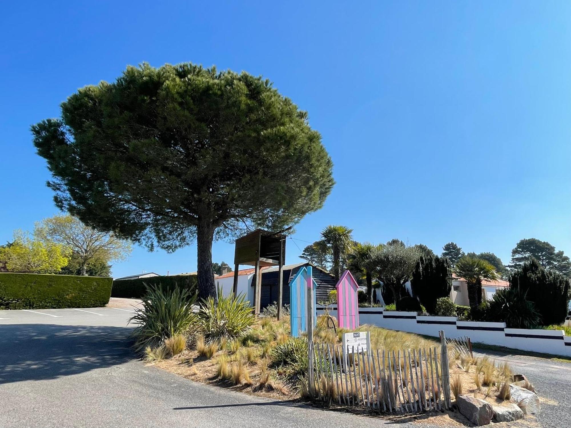 Camping Les Brillas Les Moutiers Εξωτερικό φωτογραφία