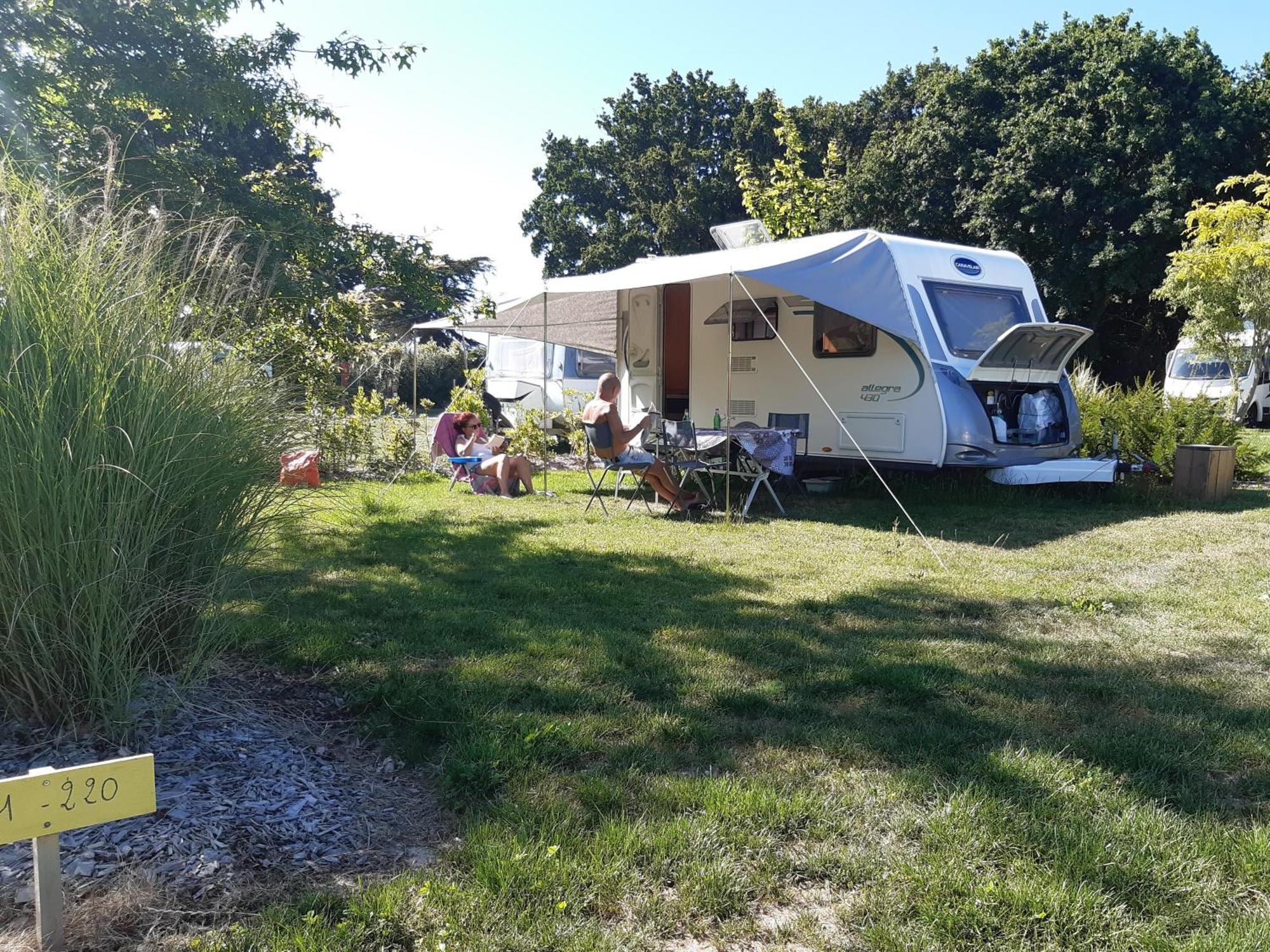 Camping Les Brillas Les Moutiers Εξωτερικό φωτογραφία