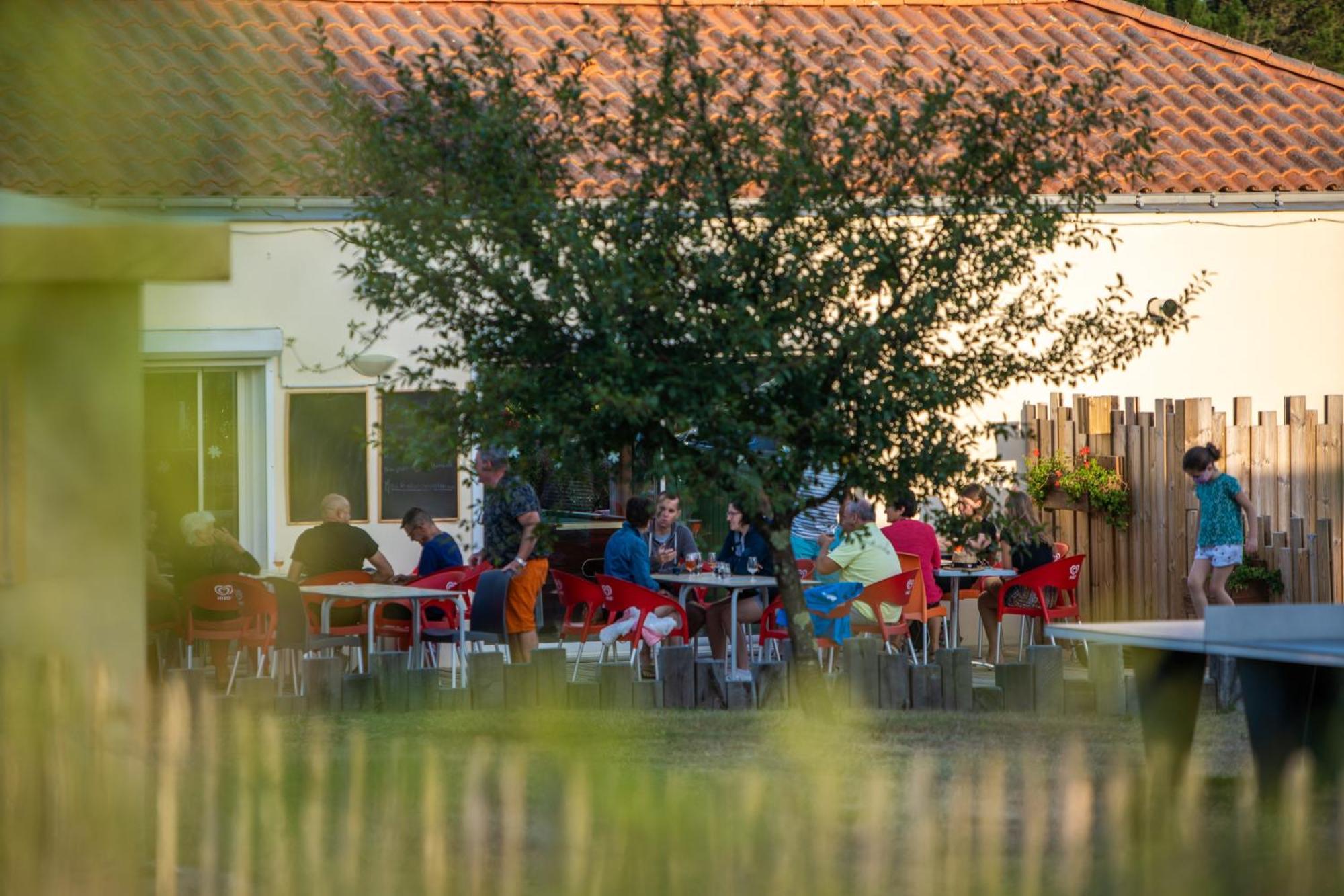Camping Les Brillas Les Moutiers Εξωτερικό φωτογραφία