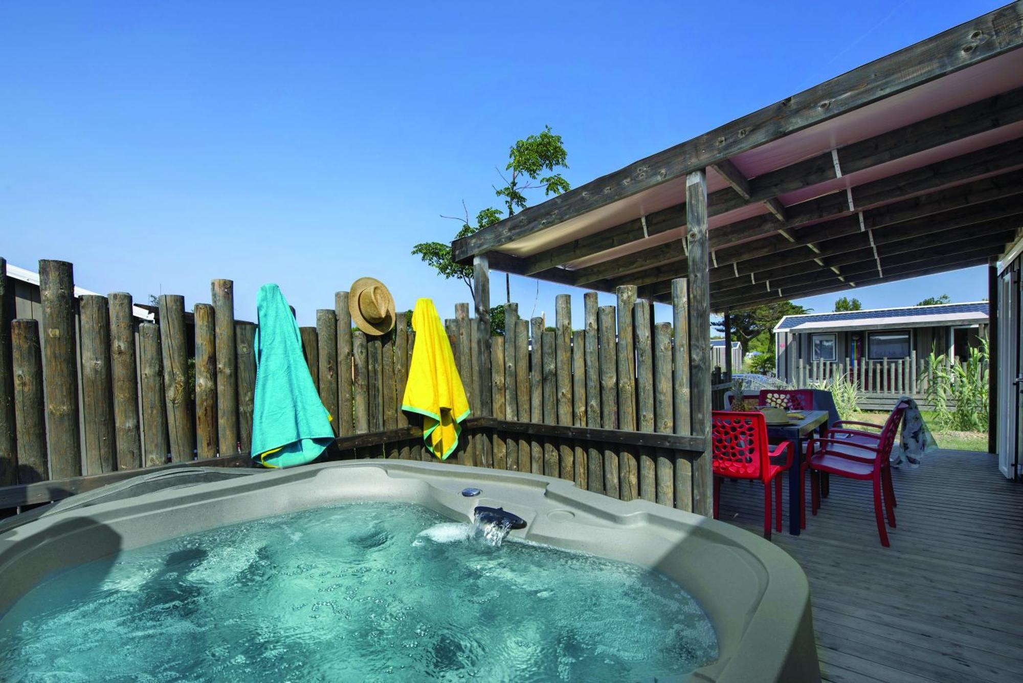 Camping Les Brillas Les Moutiers Εξωτερικό φωτογραφία
