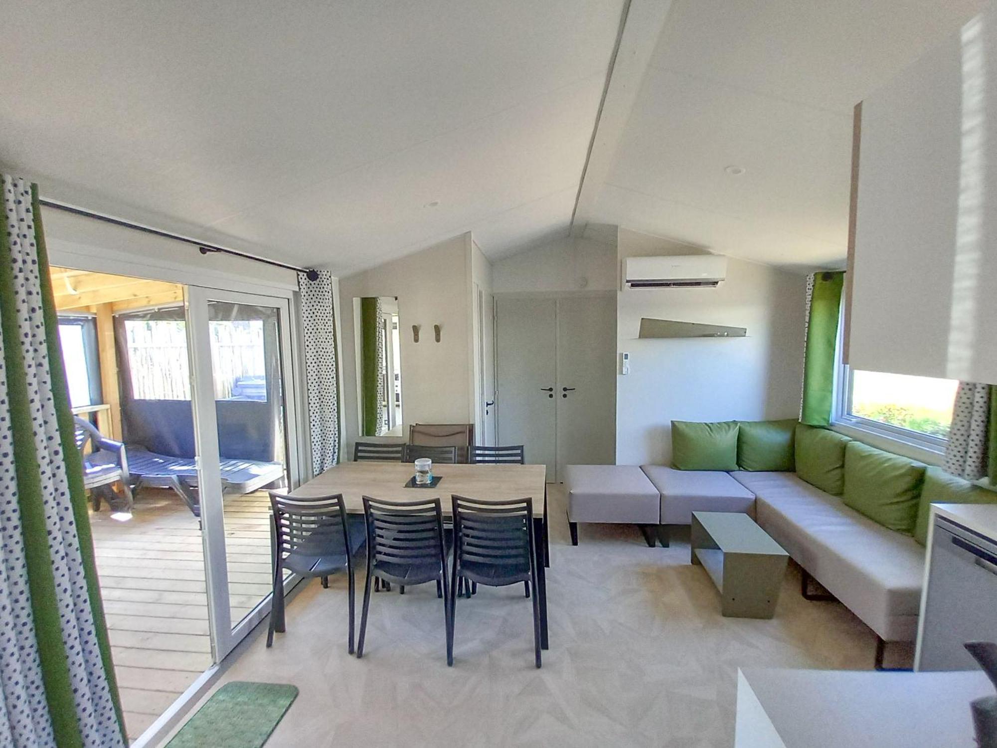 Camping Les Brillas Les Moutiers Εξωτερικό φωτογραφία