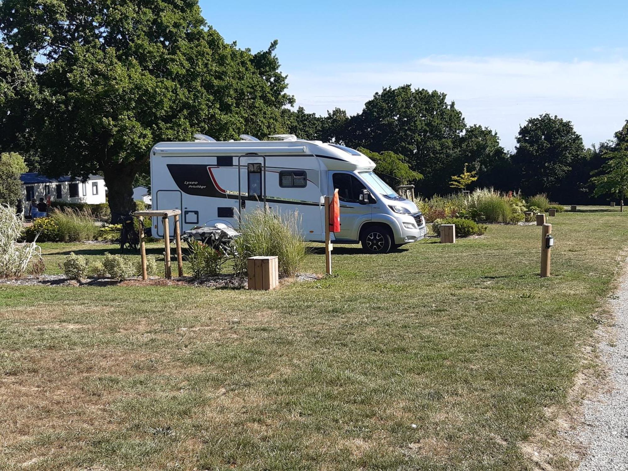 Camping Les Brillas Les Moutiers Εξωτερικό φωτογραφία